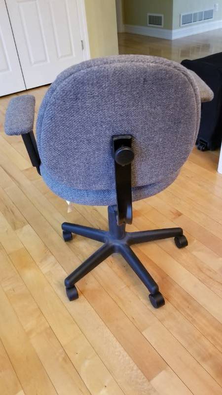 lot 52 image: Gray Office Chair