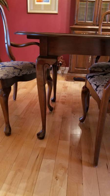 lot 38 image: Crawford Mahogany Dining Table and Six Dining Chairs