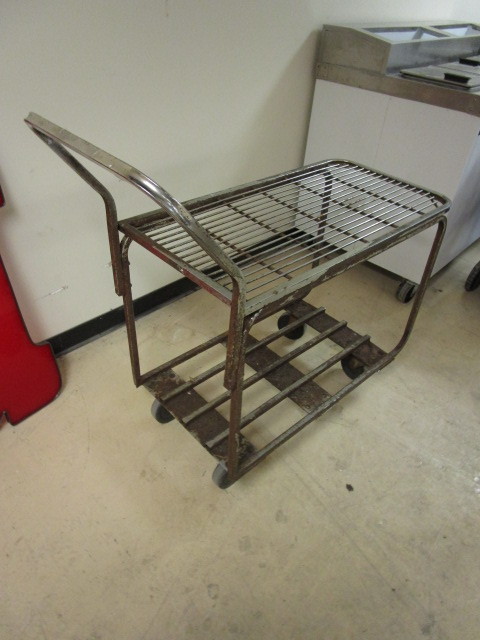 lot 109 image: METAL CART