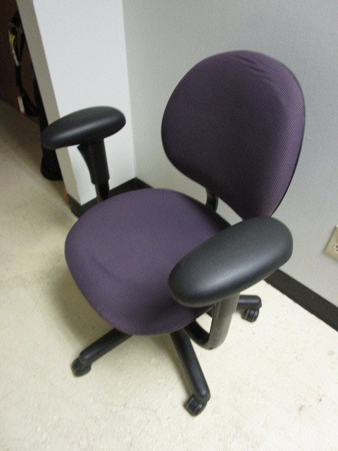 lot 118 image: STEELCASE CRITERION HYDRAULIC OFFICE CHAIRS