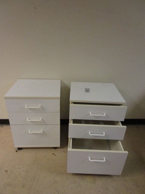 lot 130 image: WHEELED THREE DRAWER OFFICE CABINETS