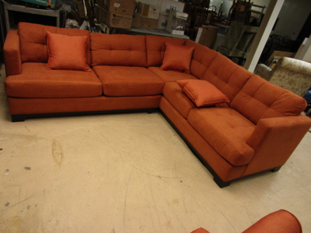 lot 135 image: SECTIONAL COUCH