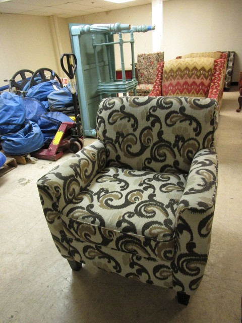 lot 143 image: ARMCHAIRS AND FOOTREST SET