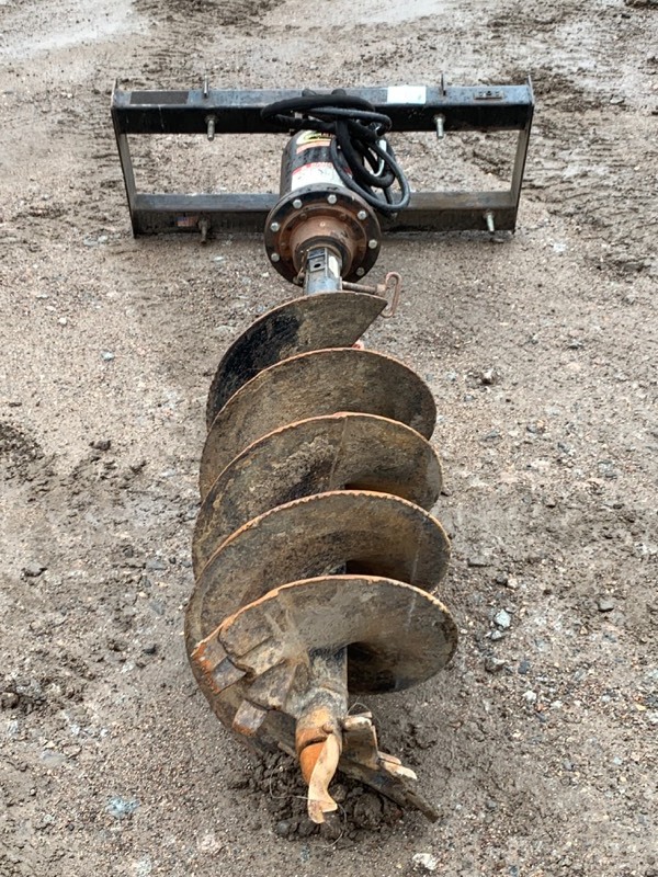 lot 4 image: Bobcat Quick-Attach Skid-Loader Auger