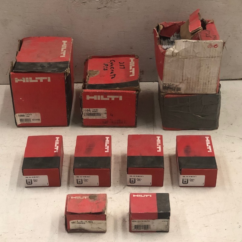 lot 77 image: Flat Of Assorted Hilti Fasteners