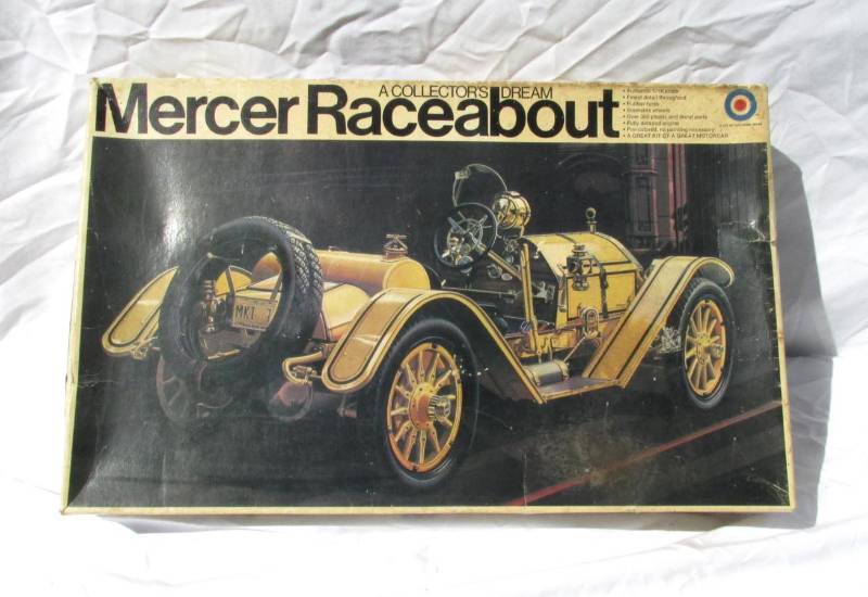 lot 16 image: Vintage Entex Bandai Mercer Raceabout Model Kit
