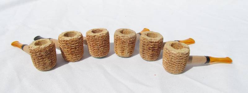 lot 52 image: Lot of New Vintage 1940s H&B Corn Cob Pipes