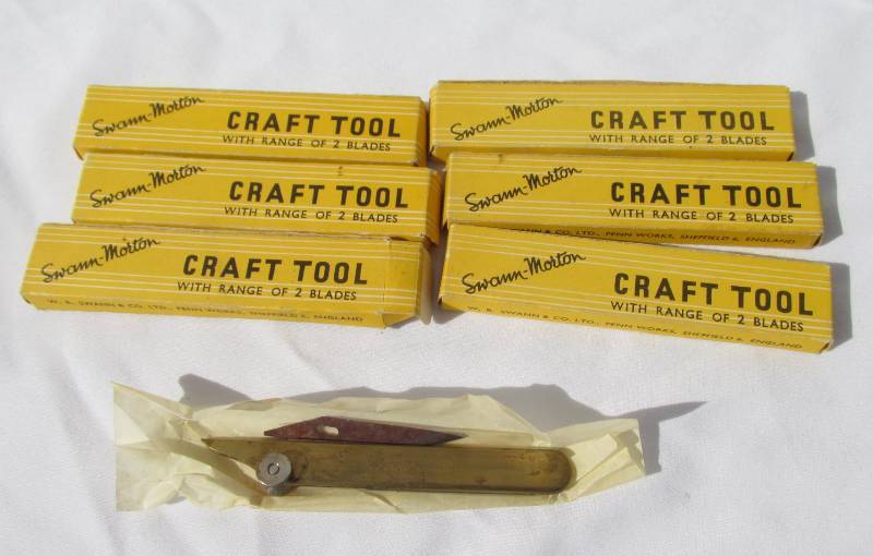 lot 60 image: Lot of New Vintage Swann- Morton Craft Tools Knives