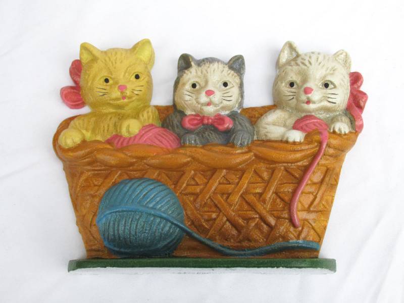 lot 71 image: Case of New Vintage Cast Iron Kitten Door Stops