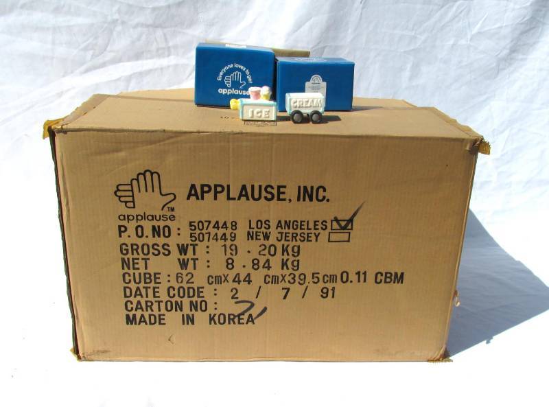 lot 74 image: Case of Applause Ceramic Ice Cream Cart Salt and Pepper Shaker Sets