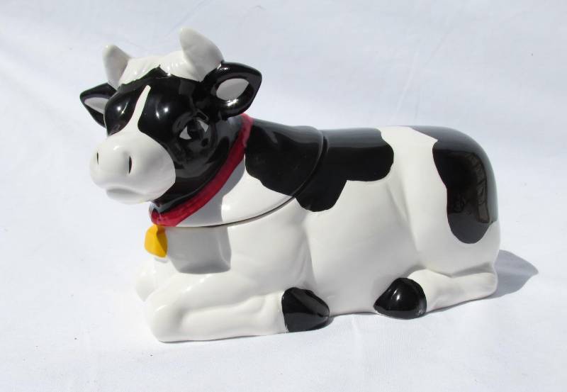 lot 4 image: Large Lot of New Earthenware Ceramic Cow Cookie Jars With Sound