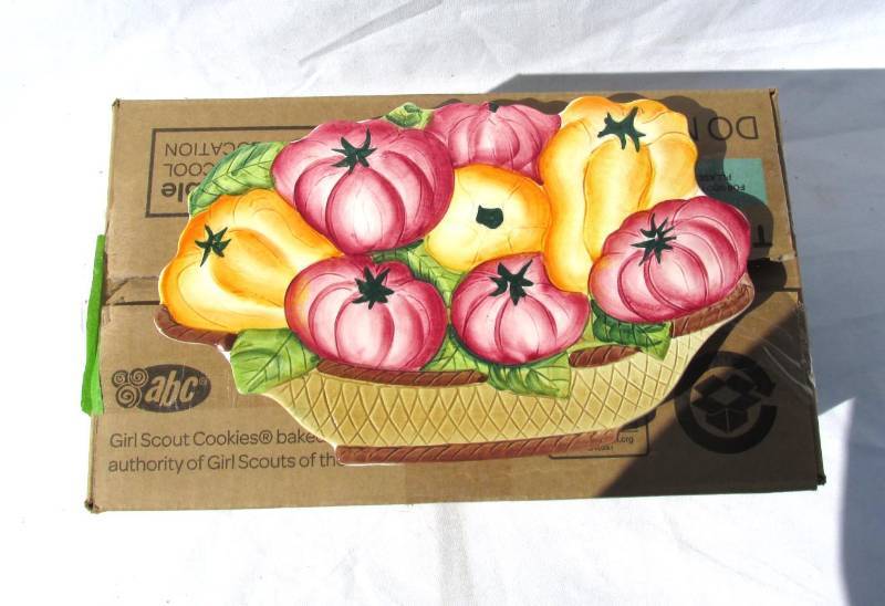 lot 15 image: Lot of New Vintage Ceramic Tomatoes and Peppers Themed Trivets