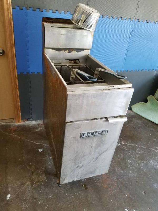 lot 10 image: American Range Deep Fryer