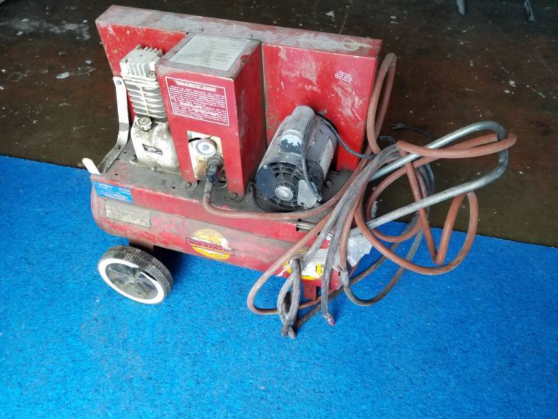 lot 18 image: Mid-State 10 gallon Air Compressor