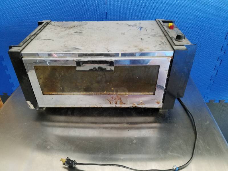 lot 22 image: Vintage pizza oven