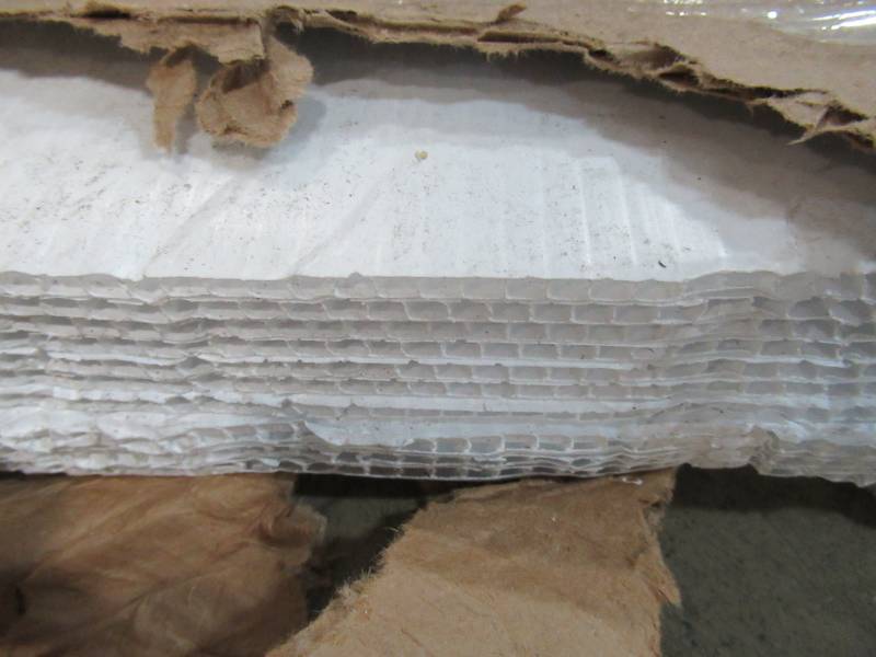 lot 21 image: Plaskolite 48 x 96 White Plastic Corrugated Sheet - 10 pack, 1TW9648C