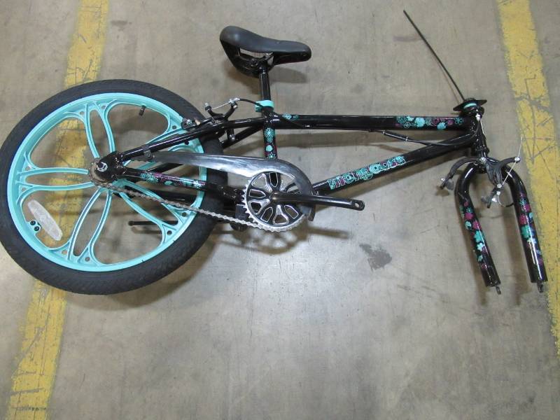 lot 246 image: 20 Mongoose BMX Fork and Frame For Parts or Restore