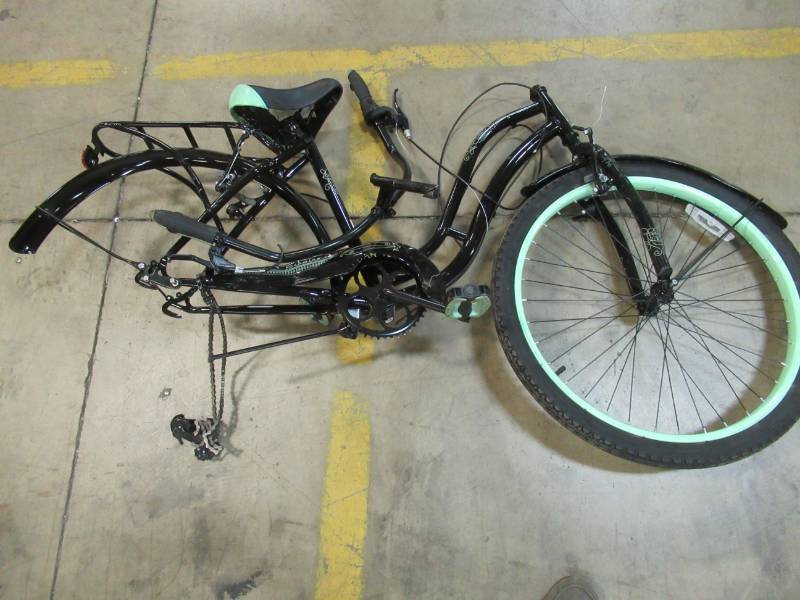 lot 250 image: 26 Schwinn Cruiser 7 Speed Fork, Bars and Frame For Parts or Restore