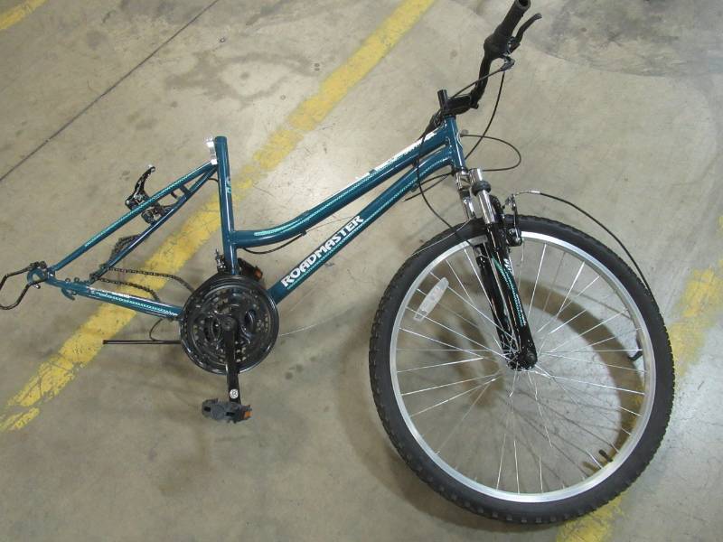 lot 251 image: 26 Roadmaster 18 Speed Fork, Bars and Frame For Parts or Restore