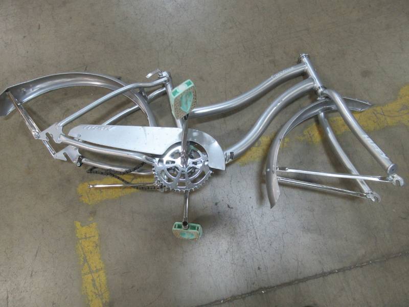 lot 267 image: 24 Silver Huffy Cranbrook Single Speed Fork and Frame For Parts or Restore