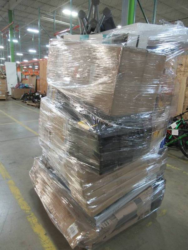 lot 39 image: WHOLESALE MIXED PALLET OF RETURNS - PAINT SPRAYERS, SMALL HOUSEWARES, LIGHTING AND MORE