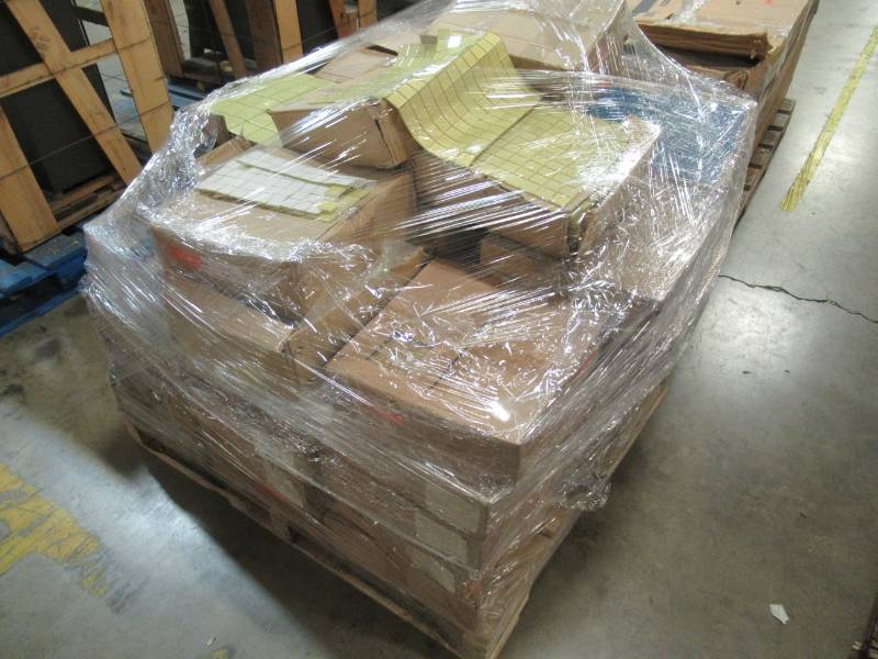 lot 155 image: WHOLESALE MIXED PALLET OF RETURNS - GLASS TILE & BACKSPLASH