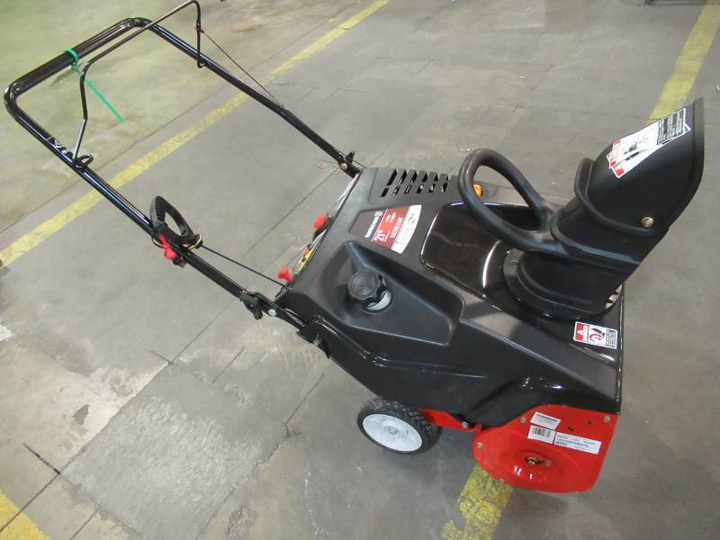 lot 192 image: Yard Machines 21 in. 179 cc Single-Stage Electric Start Gas Snow Blower, 31AS2S1E700 - NEW