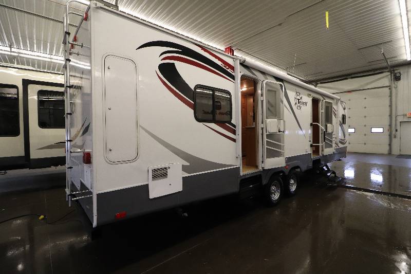 lot 1 image: 2008 Fleetwood Terry 330 FKDS Double Slide Front Kitchen Travel Trailer NO RESERVE