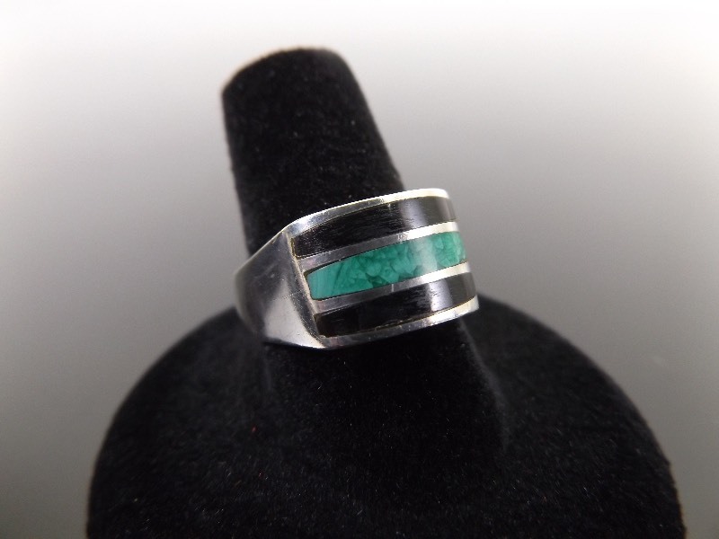 lot 2 image: .925 Sterling Silver Navajo Inlayed Malachite and Onyx Ring Size 8.5