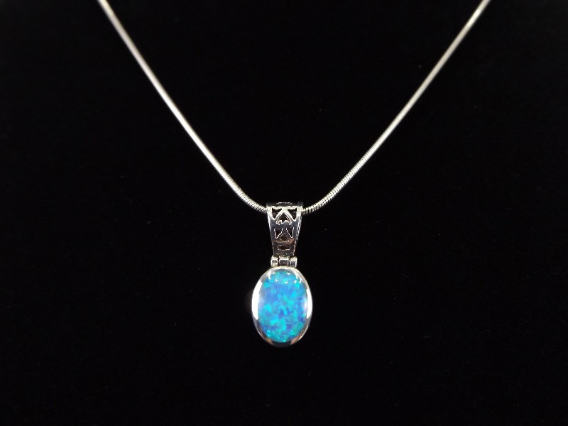 lot 11 image: .925 Sterling Silver Opal Cabochon Pendant Necklace