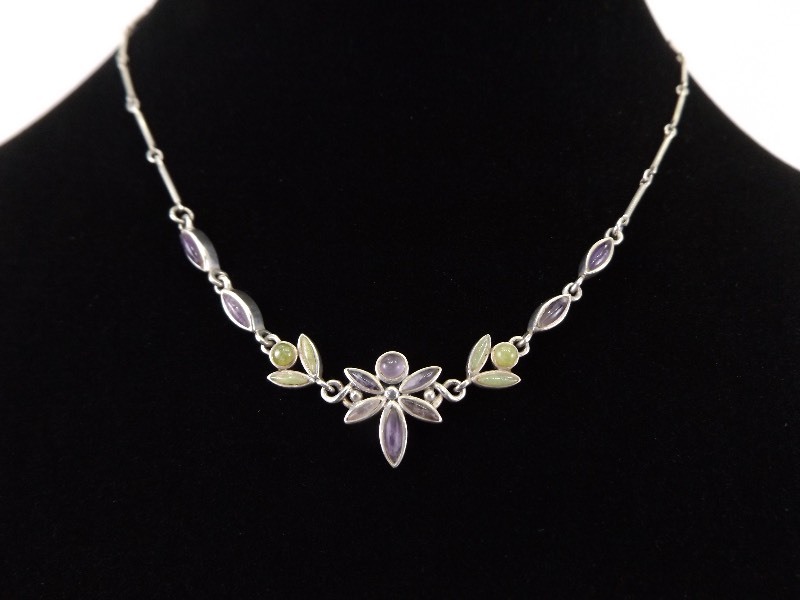 lot 13 image: .925 Sterling Silver Peridot and Amethyst Cabochon Flower Necklace