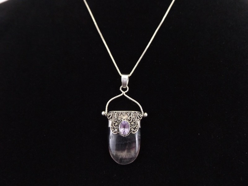lot 14 image: .925 Sterling Silver Art Nouveau Faceted Amethyst and Agate Pendant Necklace