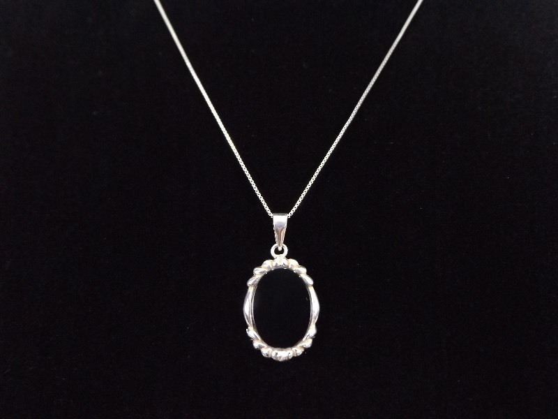 lot 20 image: .925 Sterling Silver Black Onyx Cabochon Pendant Necklace
