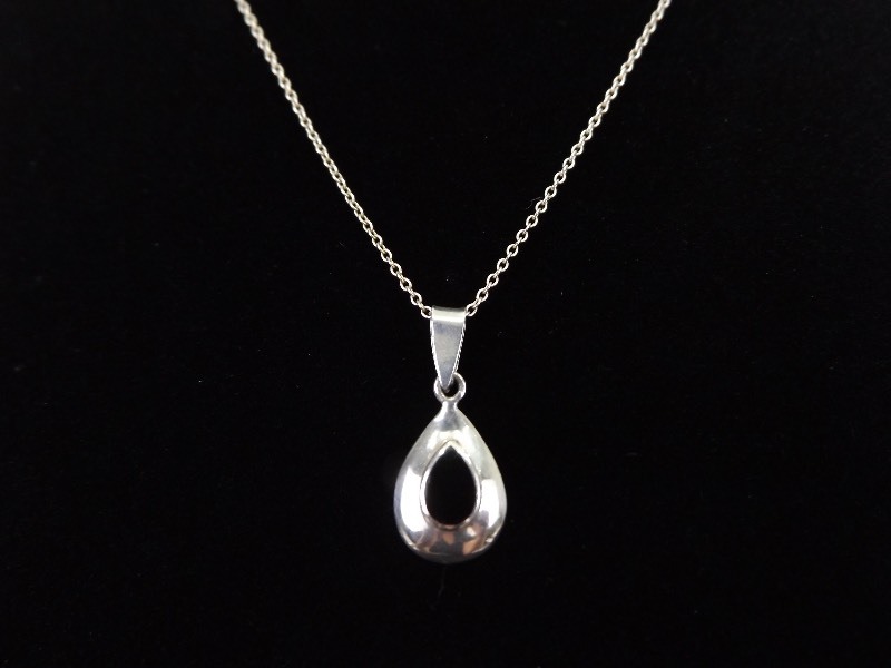 lot 22 image: .925 Sterling Silver Inlayed Black Onyx Pear Pendant Necklace