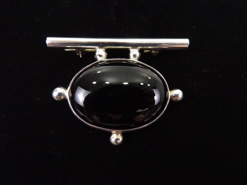 lot 24 image: .925 Sterling Silver Black Onyx Cabochon Brooch Pendant