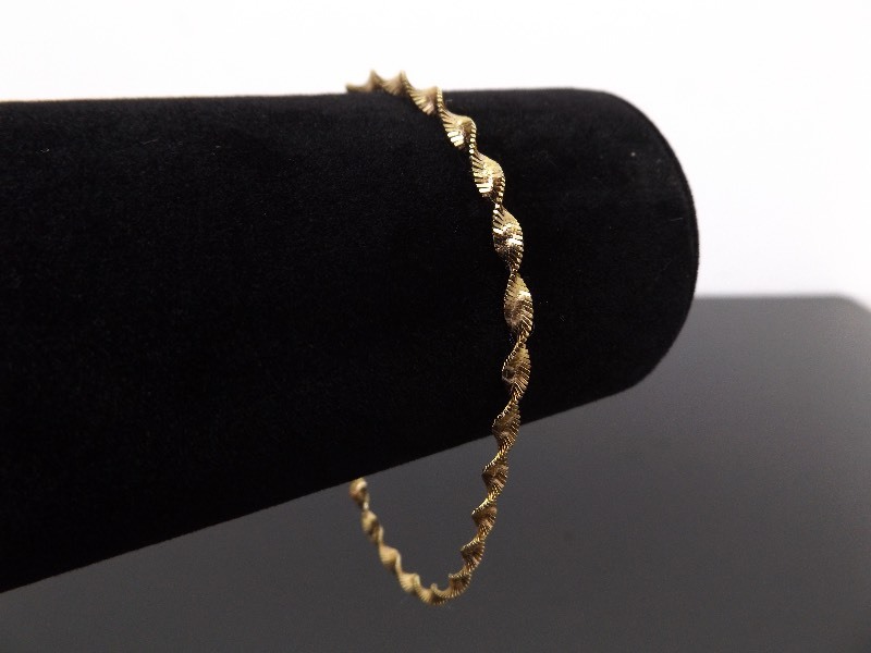 lot 31 image: .925 Sterling Silver Vermeil Twist Bracelet