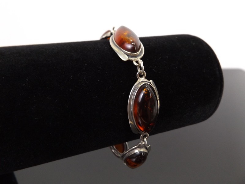 lot 32 image: .925 Sterling Silver Amber Cabochon Bracelet