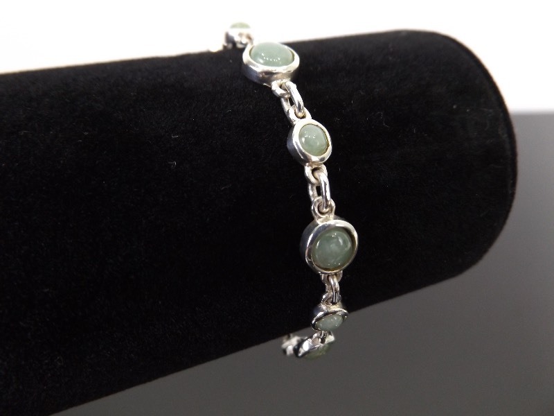 lot 33 image: .925 Sterling Silver Light Green Jade Cabochon Link Bracelet