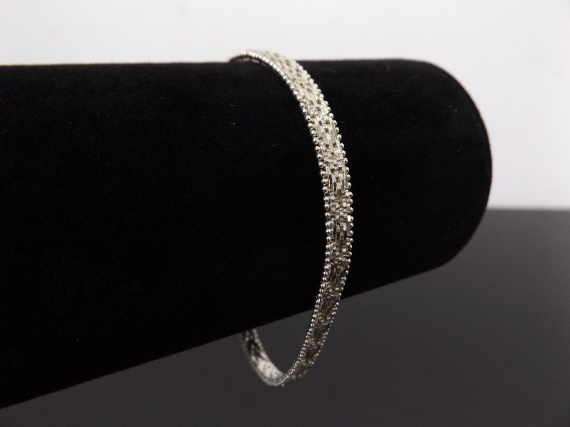 lot 34 image: .925 Sterling Silver Arrow Link Bracelet
