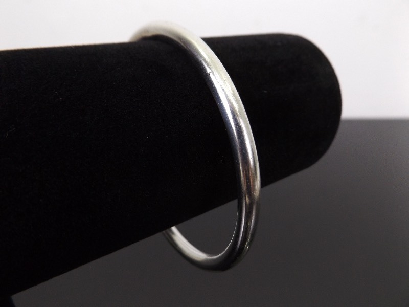 lot 38 image: .925 Sterling Silver TUBE Bangle Bracelet