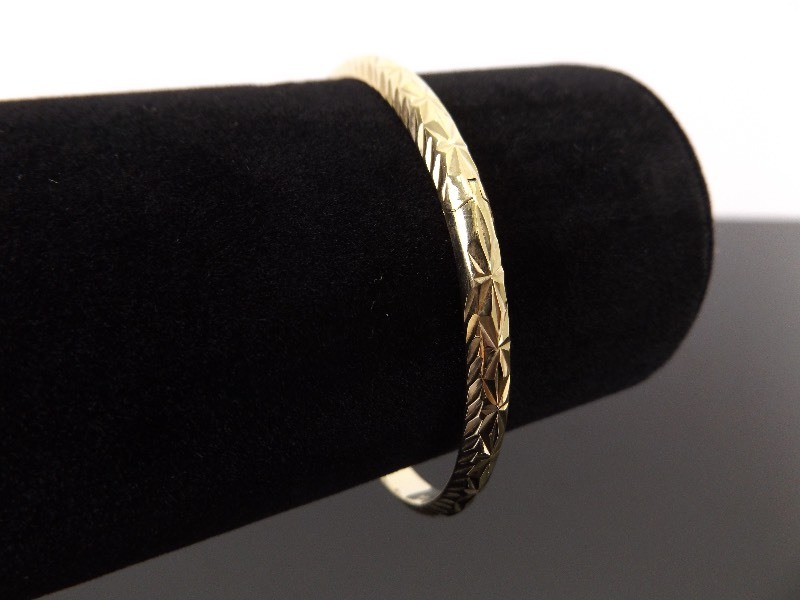lot 41 image: .925 Sterling Silver Hinged Etched Bangle Bracelet