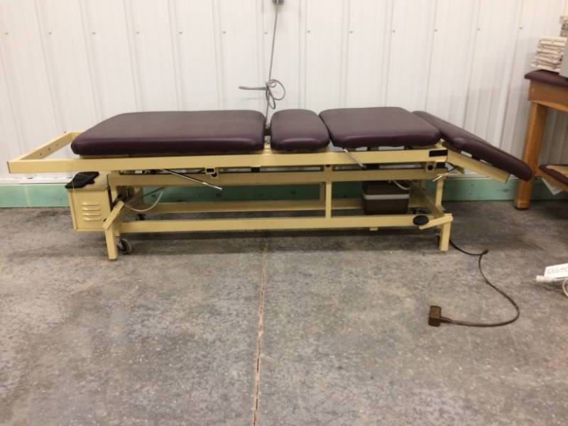 lot 11 image: Chattanooga 4-Section Powered Hi-Lo Chiropractors Treatment Traction Massage Table With Foot UpDown Switch - Great Working Condition - No Tears To Upholstery
