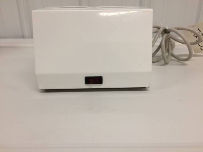lot 2 image: Ideal Medical Products GW208 2 Bottle Gel Warmer -Works But Light Is Out