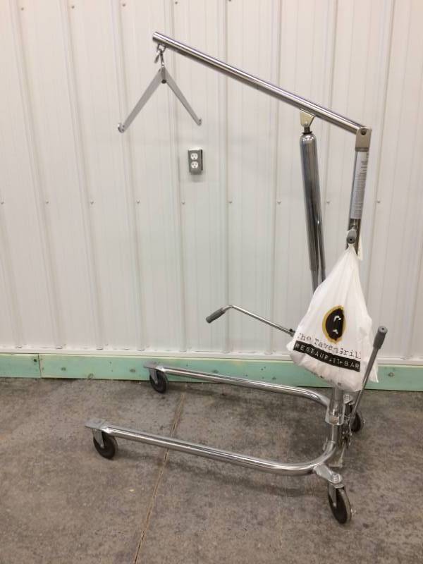 MSRP $1000&nbspHoyer Crank Hydraulic Medical Bedside Patient Lift w Slings &amp Chains 400lb Capacity - Excellent Condition - Can Be Used As A Lift For Many Things
