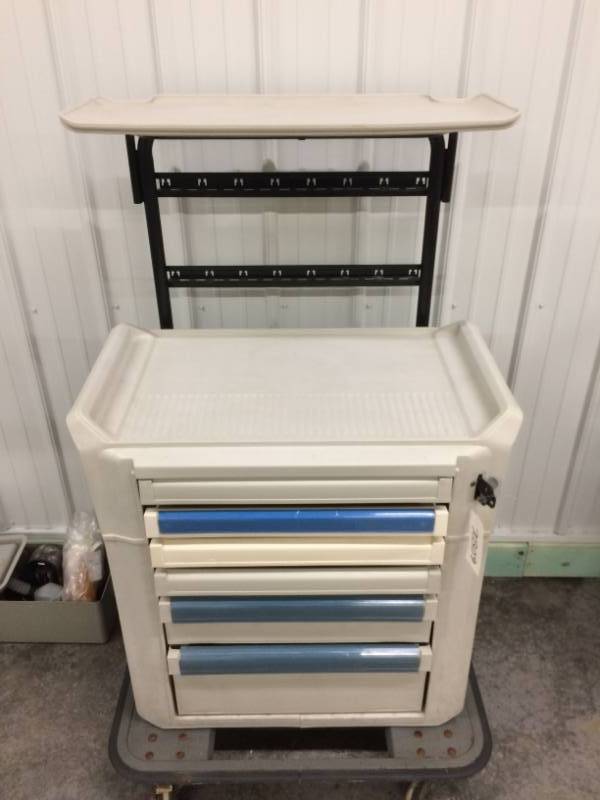 lot 8 image: MSRP $1500 Metro Flex Anesthesia Cart ALERT Mechanics Bead Crafters Carpenters Home Hobbyists Medical Clinics This Cart Has Many Drawers & Is Mobile Amazing For Your Fish Ice House Of Course I Want It
