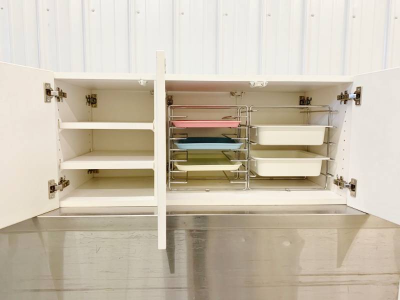 lot 9 image: Double Sided 3 Door Medical Cabinet Storage Shelving Unit Includes Trays & Containers - Doors On Both Sides Of Cabinet - Exterior Needs Light Cleaning...