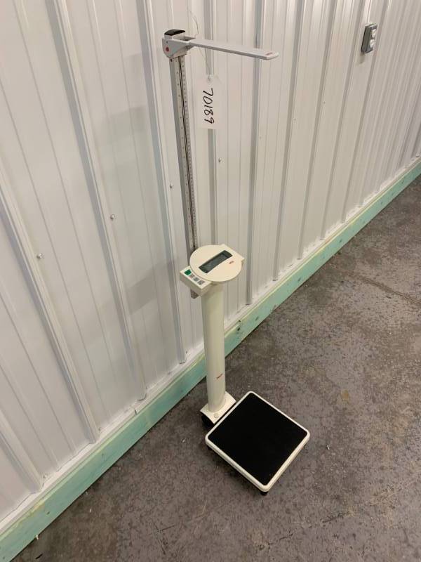 lot 16 image: Seca 769 Digital Patient Scale with Height Rod - Excellent Working Condition - Battery Operated