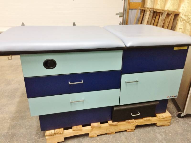 lot 23 image: EXAMINATION TABLE - GREAT CONDITION