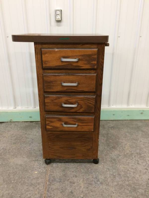 lot 29 image: MEDICAL PATIENT ROOM 4 DRAWER MOBILE WOOD DRESSER - NICE CONDITION