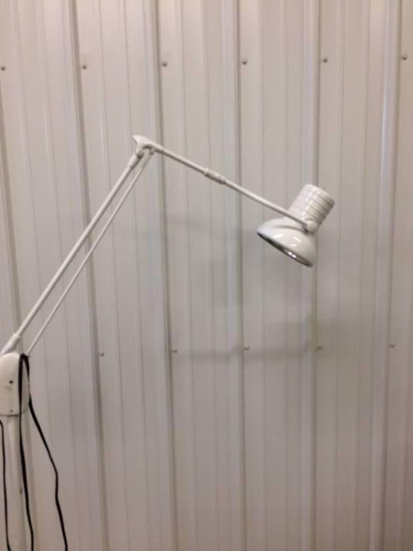 lot 31 image: DAZOR FLOATING ADJUSTABLE MINOR SURGERY LIGHT - WORKS AS IT SHOULD